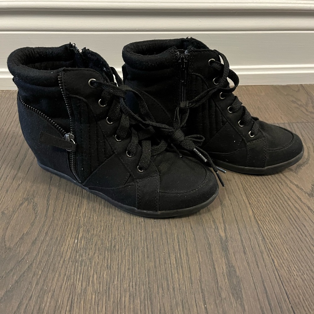 Justice girls black shoes sz 4Y EUC used twice